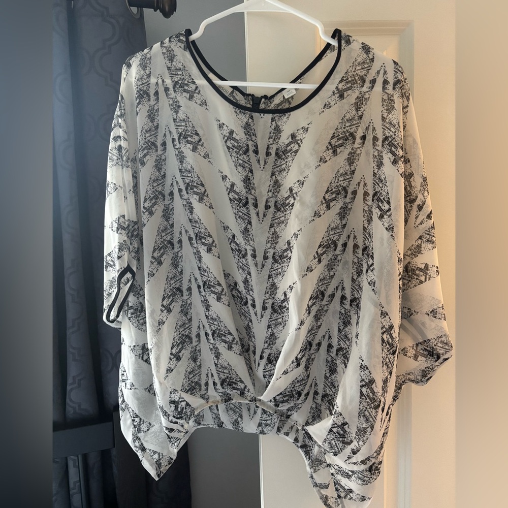 Bisou Bisou Sheer Geometric Blouse